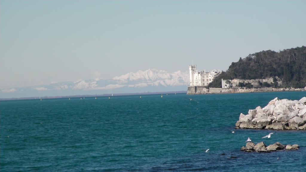 Affittacamere Alla Stazione Trieste Bagian luar foto